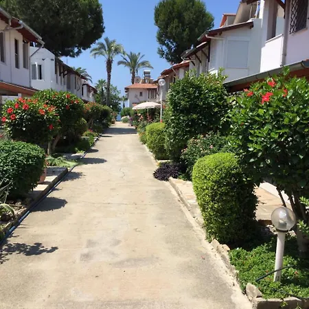 Met 10 Apartment