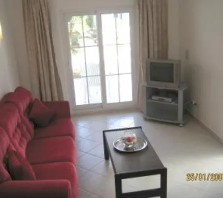 Met 10 Apartment *